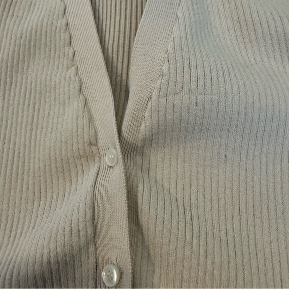 Good American Ribbed Cropped Cardigan Size 1/2 Beige - Picture 6 of 9